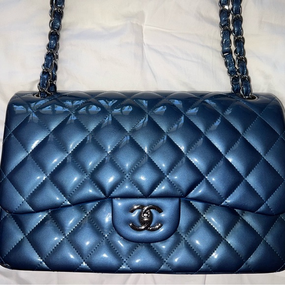 CHANEL Handbags - Chanel Jumbo Classic Flap Bag